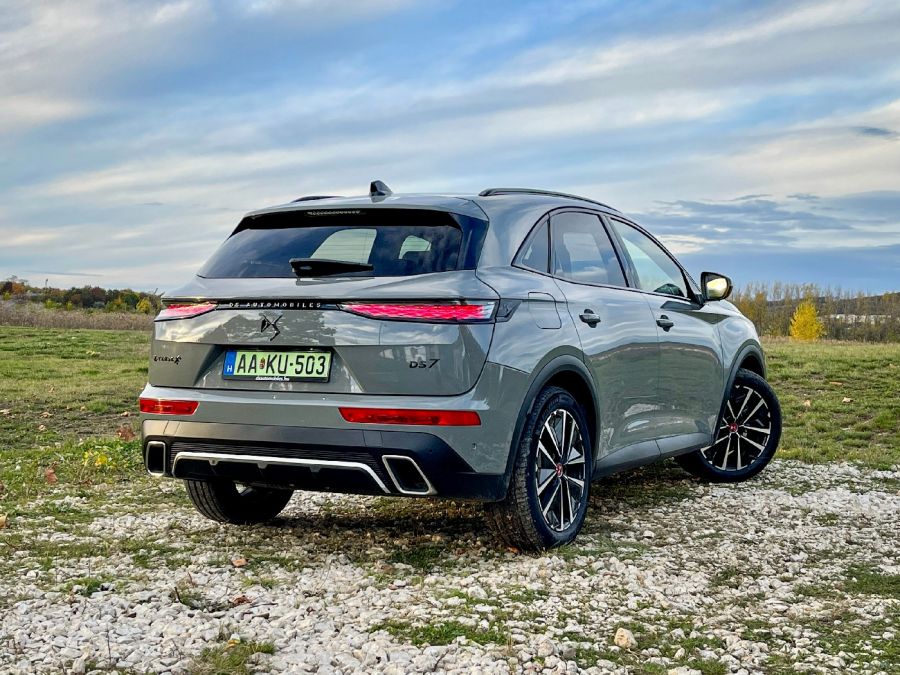 A divat fővárosából – DS 7 E-Tense 300 4x4 - STYLENEWS - Mobility - ds automobiles, ds7 2023, ds7 crossback teszt, ds7 e tense, ds7 e tense 300 teszt, ds7 teszt, 