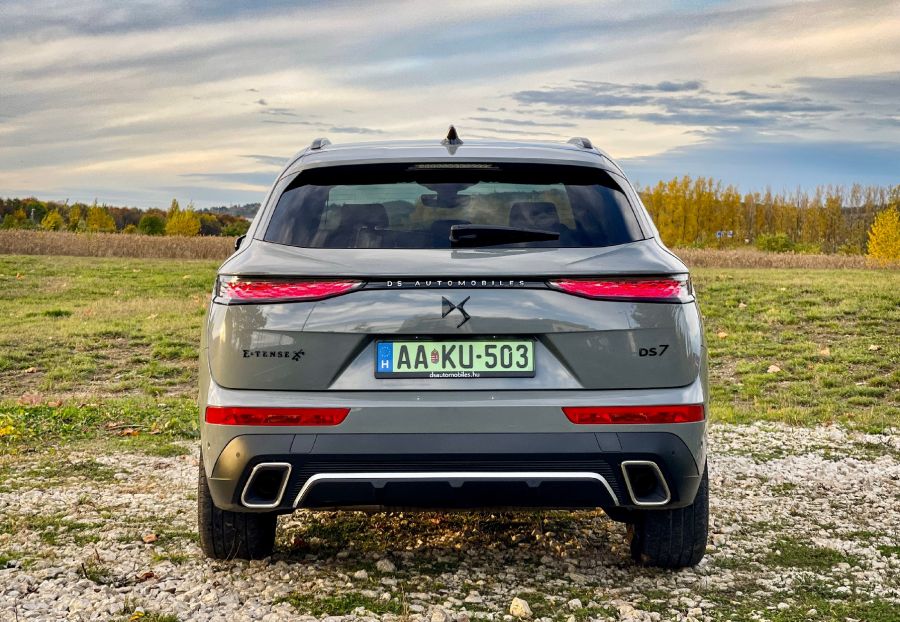 A divat fővárosából – DS 7 E-Tense 300 4x4 - STYLENEWS - Mobility - ds automobiles, ds7 2023, ds7 crossback teszt, ds7 e tense, ds7 e tense 300 teszt, ds7 teszt, 