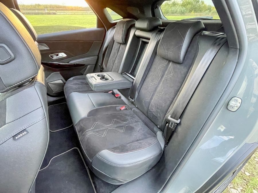 A divat fővárosából – DS 7 E-Tense 300 4x4 - STYLENEWS - Mobility - ds automobiles, ds7 2023, ds7 crossback teszt, ds7 e tense, ds7 e tense 300 teszt, ds7 teszt, 