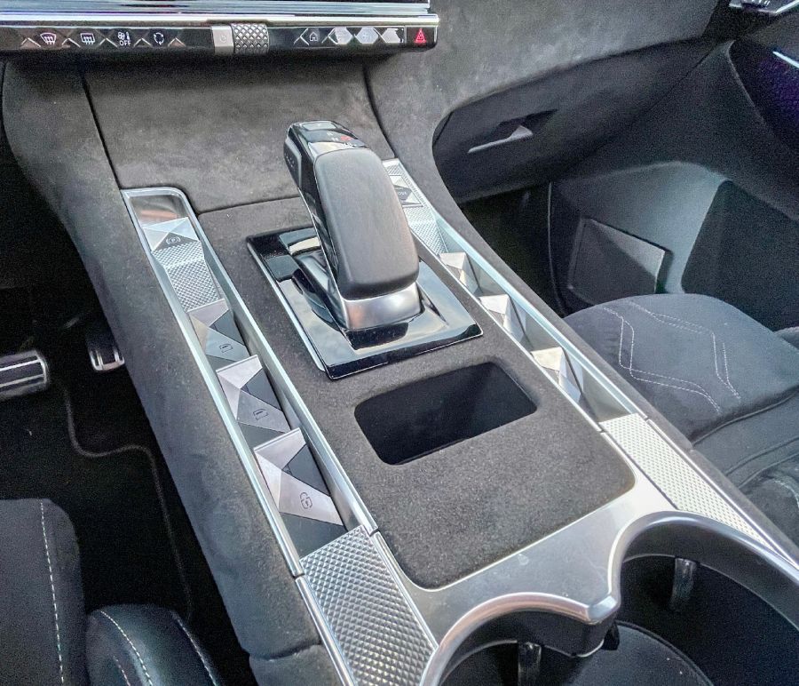 A divat fővárosából – DS 7 E-Tense 300 4x4 - STYLENEWS - Mobility - ds automobiles, ds7 2023, ds7 crossback teszt, ds7 e tense, ds7 e tense 300 teszt, ds7 teszt, 