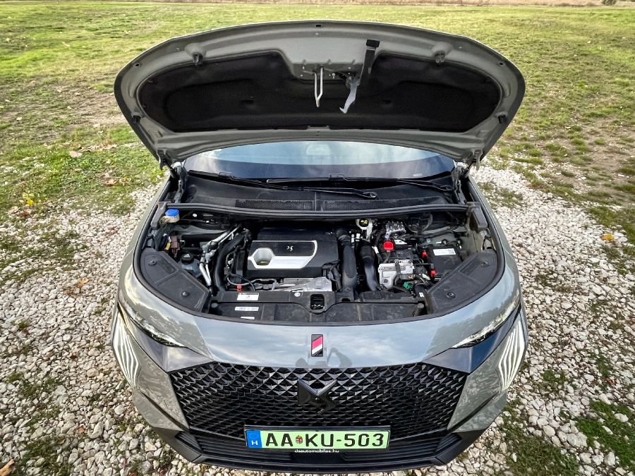 A divat fővárosából – DS 7 E-Tense 300 4x4 - STYLENEWS - Mobility - ds automobiles, ds7 2023, ds7 crossback teszt, ds7 e tense, ds7 e tense 300 teszt, ds7 teszt, 