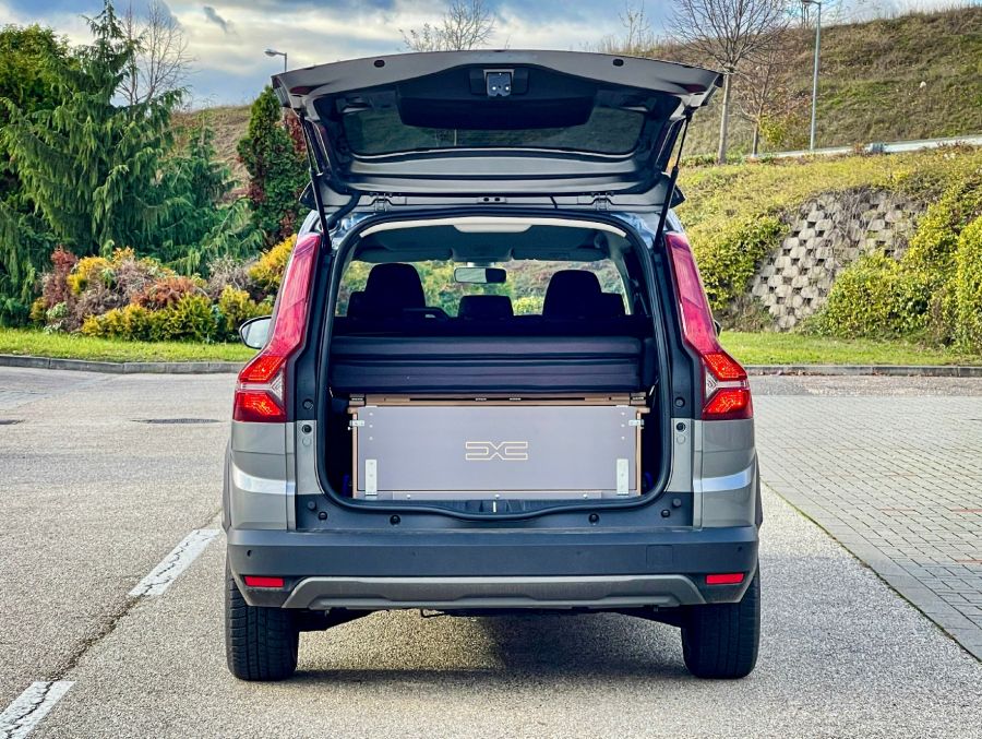 Hihetetlen funkciók – Dacia Jogger Extreme TCe110 - STYLENEWS - Mobility - dacia jogger, Dacia Jogger Extreme ággyal, dacia jogger extreme teszt, Dacia Jogger TCe110 teszt, jogger, Jogger sátor, 
