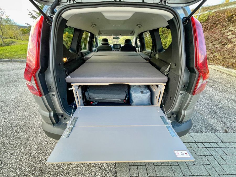 Hihetetlen funkciók – Dacia Jogger Extreme TCe110 - STYLENEWS - Mobility - dacia jogger, Dacia Jogger Extreme ággyal, dacia jogger extreme teszt, Dacia Jogger TCe110 teszt, jogger, Jogger sátor, 