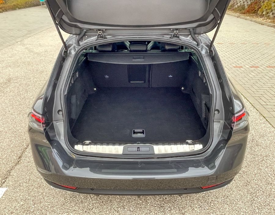 Szemben az árral - Peugeot 508 SW Allure 1,5 BlueHDI 130 - STYLENEWS - Mobility - 2023 Peugeot 508 SW 1%2C5 BlueHDI teszt, 508 peugeot, 508 Peugeot 2023, Peugeot 508 SW Allure 1%2C5 dízel teszt, Peugeot 508 teszt, 