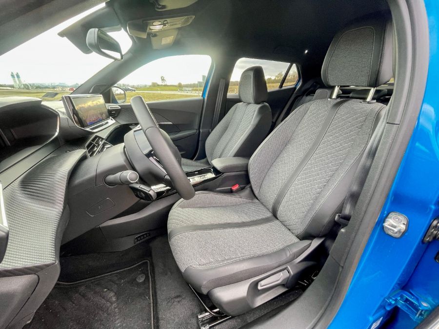 Az év legjobbja franciául – Peugeot e-2008 Allure - STYLENEWS - Mobility - Peugeot 2008 elektromos teszt, Peugeot e 2008 teszt Allure, Peugeot e-2008 teszt, Peugeot e2008 teszt, 