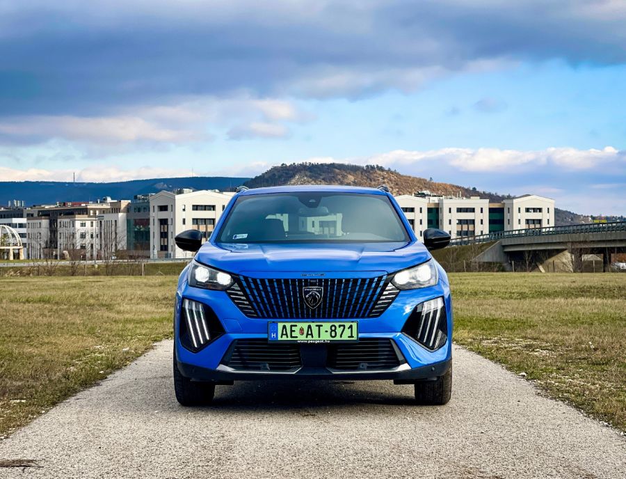 Az év legjobbja franciául – Peugeot e-2008 Allure - STYLENEWS - Mobility - Peugeot 2008 elektromos teszt, Peugeot e 2008 teszt Allure, Peugeot e-2008 teszt, Peugeot e2008 teszt, 