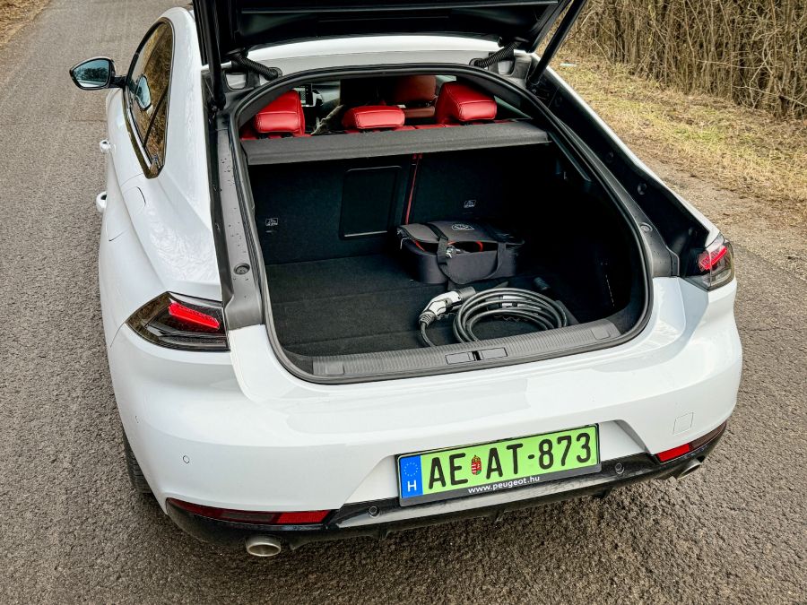 Sportosan elegáns, elegánsan sportos – Peugeot 508 GT Hybrid 225 - STYLENEWS - Mobility - 2023 peugeot 508, 2023 Peugeot 508 GT Hybrid 225 teszt, 508 peugeot, Peugeot 508 teszt, Peugeot 58 hybrid teszt, 