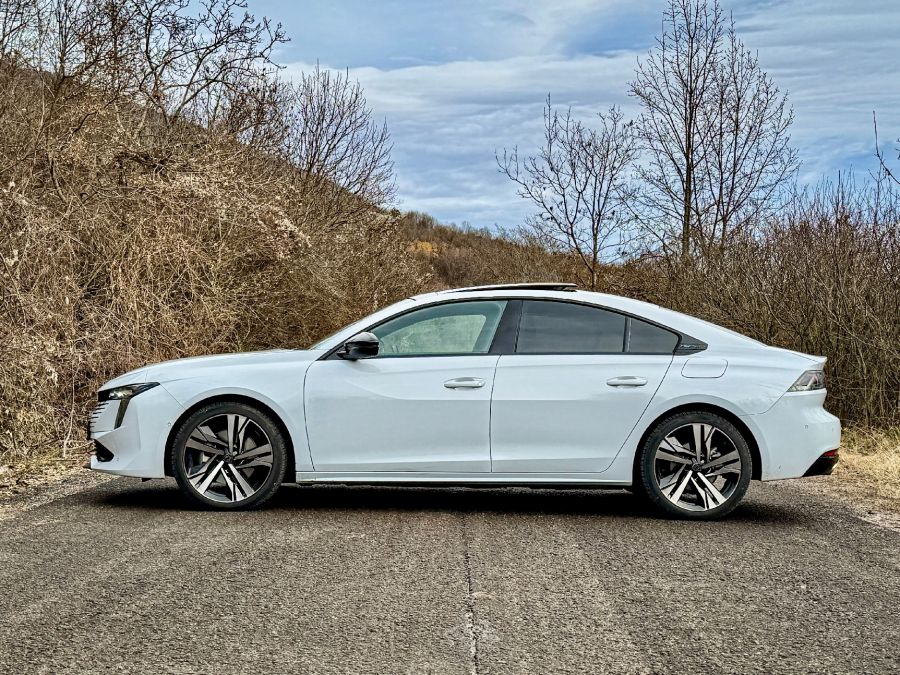 Sportosan elegáns, elegánsan sportos – Peugeot 508 GT Hybrid 225 - STYLENEWS - Mobility - 2023 peugeot 508, 2023 Peugeot 508 GT Hybrid 225 teszt, 508 peugeot, Peugeot 508 teszt, Peugeot 58 hybrid teszt, 