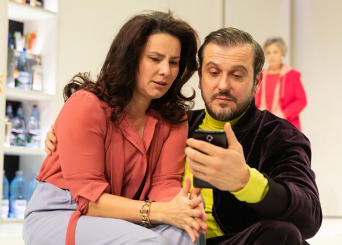 Mi köze a házasságnak a szerelemhez? - Máté Gábor és Grecsó Krisztián közösen a Katona József Színházban - Kultúr-kitérő -  - abúziv viselkedés, abúzus, Grecsó Krisztián, Greta Thunberg, Katona József Színház, Máté Gábor, színházi kritika, társadalom, Tíz eszkimó, 