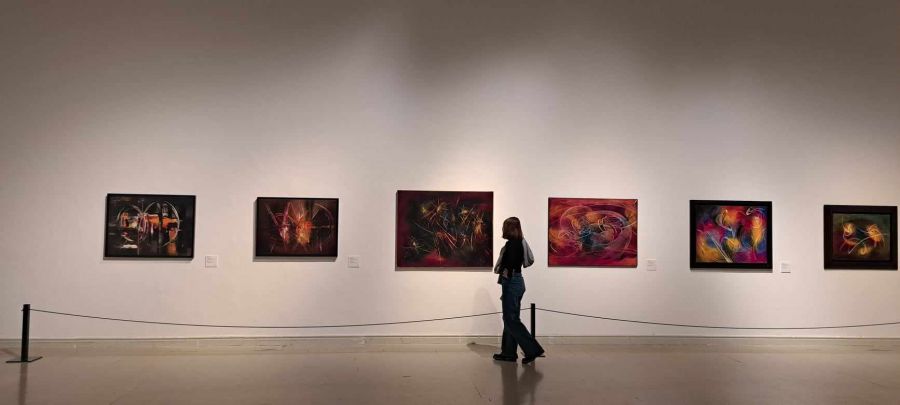 „Soha életemben nem mosogattam, nem tudom miért, valamiért olyan megalázó” - Január 28-ig Reigl Judit kiállítás van a Műcsarnokban - Kultúr-kitérő -  - 1950, André Breton, Hantai Simon, kiállítás, kiállítás budapest 2024, Műcsarnok, műcsarnok reigl judit, Párizs, reigl 100, reigl judit, 