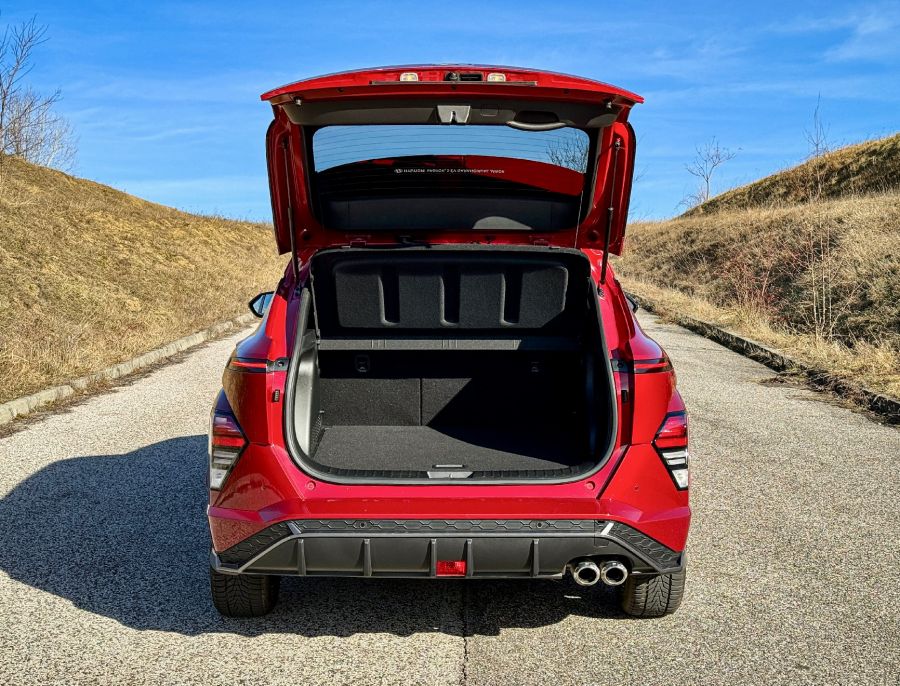 A katonatiszt – Hyundai Kona 1.6 GDi Hibrid - STYLENEWS - Mobility - 2024 Hyundai Kona 1.6 GDi Hibrid teszt, Hyundai Kona hybrid teszt, Hyundai Kona teszt, 