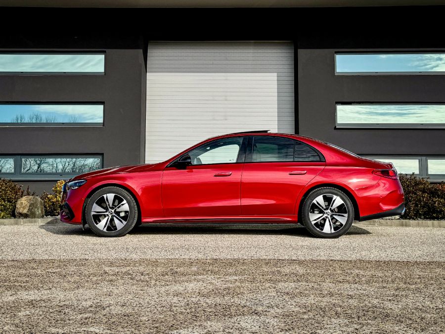 A legfontosabb bástyák és a kapcsolódó elvárások – Mercedes-Benz E220 d 4Matic limuzin - STYLENEWS - Mobility - e220 mercedes, e220 mercedes 2023, mercedes benz, mercedes e200 d 4Matic limuzin teszt, mercedes e220 dízel limuzin teszt, 