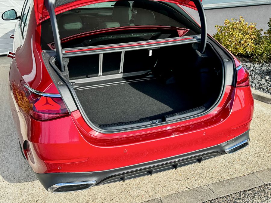 A legfontosabb bástyák és a kapcsolódó elvárások – Mercedes-Benz E220 d 4Matic limuzin - STYLENEWS - Mobility - e220 mercedes, e220 mercedes 2023, mercedes benz, mercedes e200 d 4Matic limuzin teszt, mercedes e220 dízel limuzin teszt, 