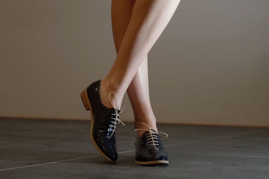 Oxford cipő – tökéletes választás a sokoldalúságot kedvelő nőknek - DIVAT&STÍLUS - Stílusiskola - Klasszikus elegancia, Oxford cipő, 