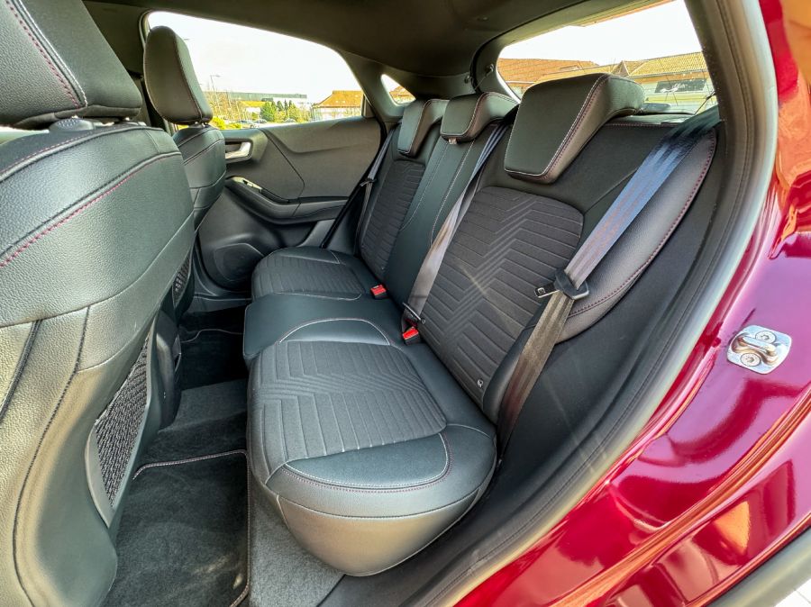 Fordulatosan - Ford Puma Vivid Ruby Edition - STYLENEWS - Mobility - 2023 Ford Puma Vivid Ruby teszt, Ford Puma teszt, Ford Puma Vivid Ruby teszt, Puma Ford, Vivid Ruby Puma, 