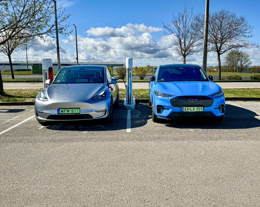 Az adatok és a valóság – Ford Mustang Mach-E GT és a Tesla Y Preformance - STYLENEWS - Mobility - Ford Mustang Mach E Gt, Ford Mustang Mach-E GT Tesla Y performance teszt, Mustang Mach-E GT összehasonlítás Tesla Y Performance, Mustang Mach-E GT teszt, Mustang Mach-e vs. Tesla Y teszt, Tesla Y performance, Tesla Y Performance teszt, 