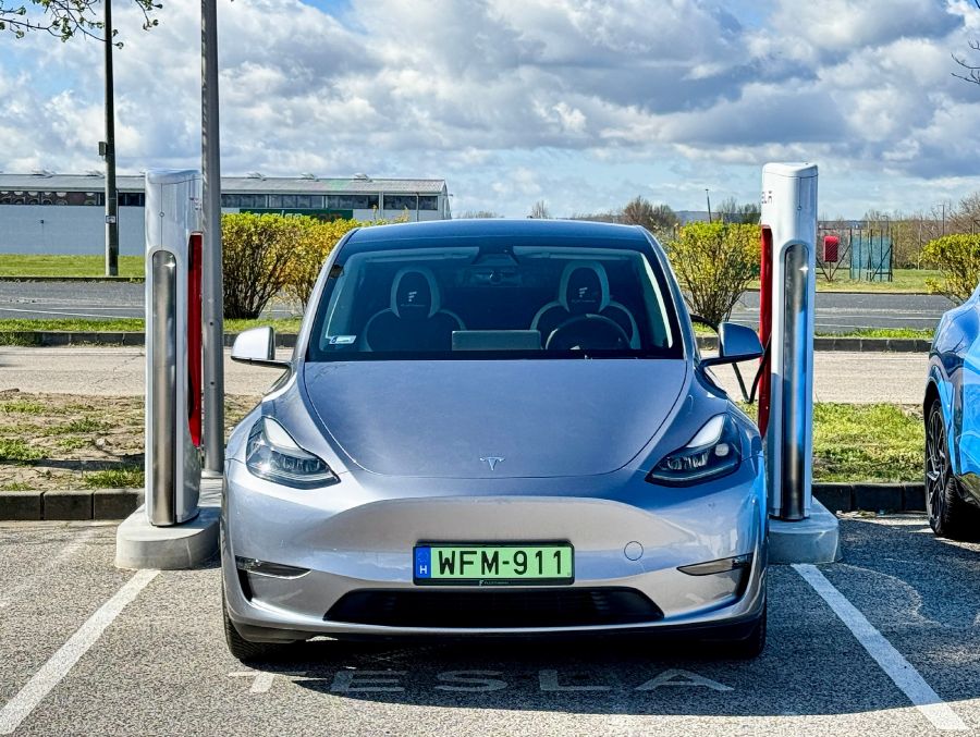 Az adatok és a valóság – Ford Mustang Mach-E GT és a Tesla Y Preformance - STYLENEWS - Mobility - Ford Mustang Mach E Gt, Ford Mustang Mach-E GT Tesla Y performance teszt, Mustang Mach-E GT összehasonlítás Tesla Y Performance, Mustang Mach-E GT teszt, Mustang Mach-e vs. Tesla Y teszt, Tesla Y performance, Tesla Y Performance teszt, 