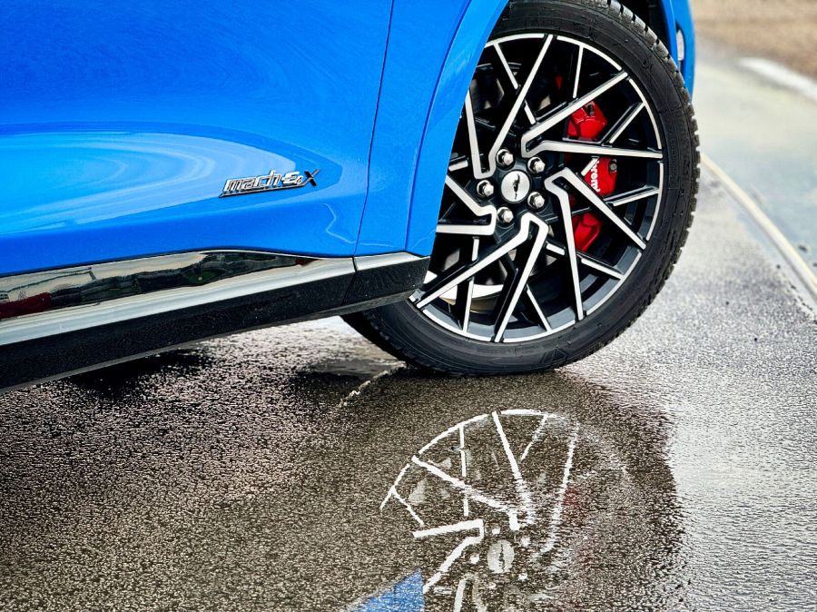 Az adatok és a valóság – Ford Mustang Mach-E GT és a Tesla Y Preformance - STYLENEWS - Mobility - Ford Mustang Mach E Gt, Ford Mustang Mach-E GT Tesla Y performance teszt, Mustang Mach-E GT összehasonlítás Tesla Y Performance, Mustang Mach-E GT teszt, Mustang Mach-e vs. Tesla Y teszt, Tesla Y performance, Tesla Y Performance teszt, 