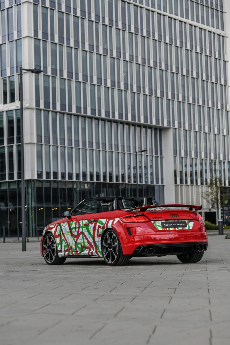 Színt visznek a mindennapokba  – bárki megvásárolhatja az autista művészek illusztrációival díszített különleges tárgyakat - Mobility -  - Audi TTRS, Autistic Art Alapítvány, 