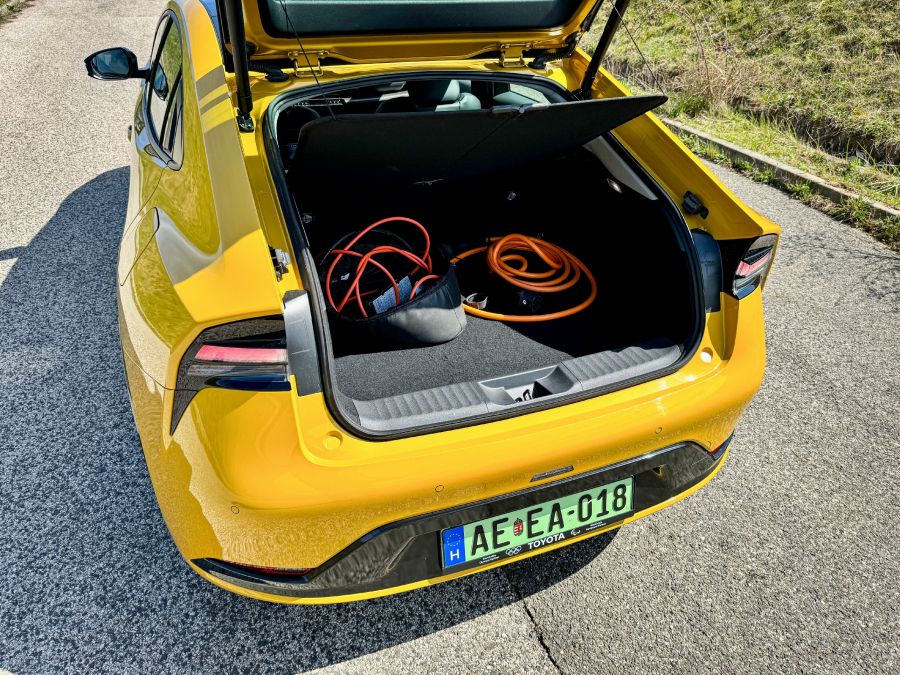 Minek nevezzelek? – Toyota Prius Plug-in Hybrid Executive - STYLENEWS - Mobility - 2023 Toyota Prius PHEV teszt, prius 2023, prius 2024, prius 5, prius plug in, Toyota Prius Plug-in Hybrid Executive teszt, Toyota Prius teszt, 