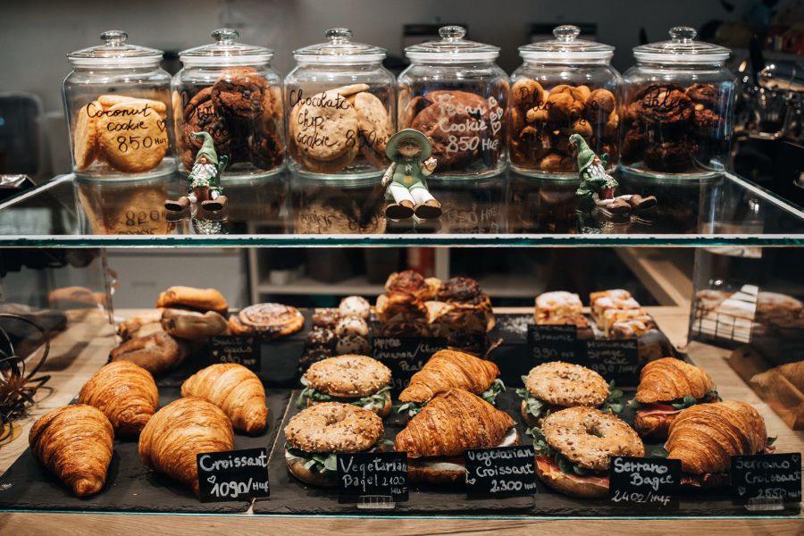 Impozáns és családias hely – Egy jó kávé mellett meginterjúvoltuk a Flat White Art  tulajdonosait - STYLELIFE -  - Flat white art, flat white kávé, kávézó, kávézó a várban, vár kávézó, 