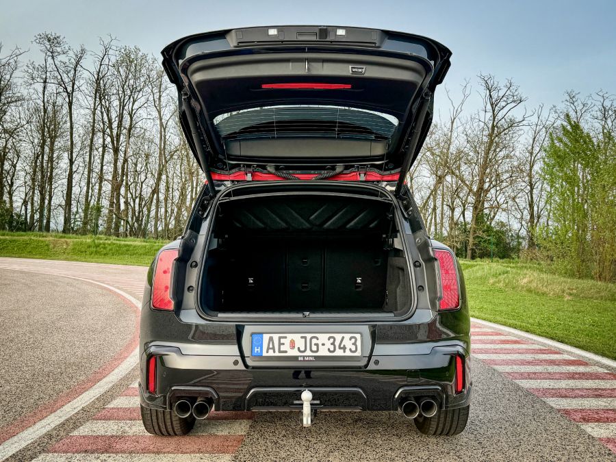Startvonalon – Mini Countryman John Cooper Works All4 - STYLENEWS - Mobility - 2024 JCW Countryman teszt, 2024 Mini countryman JCW teszt, 2024 mini countryman John Cooper Works All4 teszt, Countryman JCW teszt, Mini Countryman teszt, 