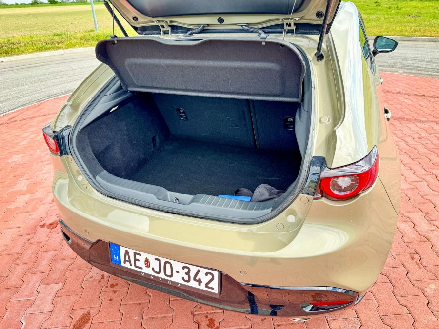 A régi igenis lehet új – Mazda 3 Nagisa - STYLENEWS - Mobility - 2024 Mazda 3 Nagisa, mazda 3, Mazda 3 teszt, 