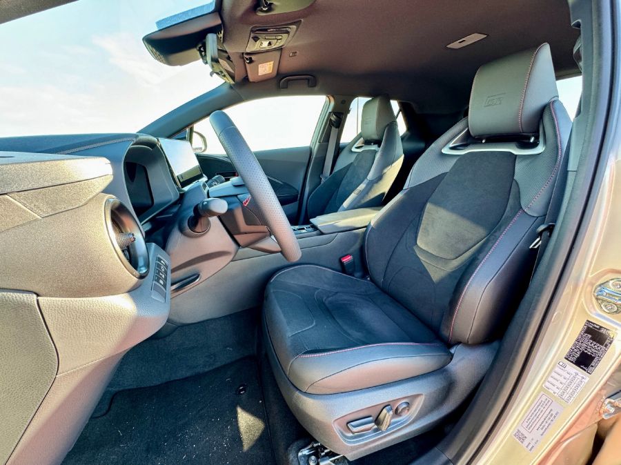 Továbbra is a jövőt mutatja – Toyota C-HR plug-in hybrid GR Sport Premier Edition - STYLENEWS - Mobility - 2024 Toyota C-H, 2024 Toyta C-HR plug-in hybrid GR Sport Premier Edition teszt, C-HR PHEV GR Sport teszt, CHR teszt, Toyota C-HR PHEV teszt, toyota chr, 