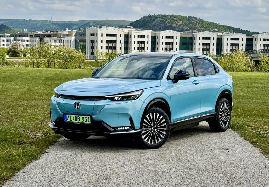 Kisbetű, nagybetű, szám és speciális karakter – Honda e:Ny1 - STYLENEWS - Mobility - e%3ANy1 teszt, Honda e%3ANy1 teszt, Honda elektromos teszt, 