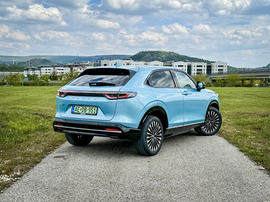 Kisbetű, nagybetű, szám és speciális karakter – Honda e:Ny1 - STYLENEWS - Mobility - e%3ANy1 teszt, Honda e%3ANy1 teszt, Honda elektromos teszt, 