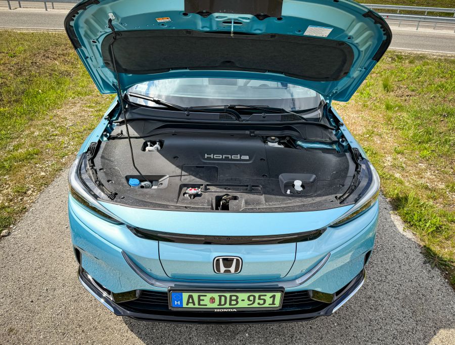 Kisbetű, nagybetű, szám és speciális karakter – Honda e:Ny1 - STYLENEWS - Mobility - e%3ANy1 teszt, Honda e%3ANy1 teszt, Honda elektromos teszt, 