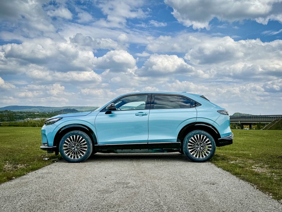 Kisbetű, nagybetű, szám és speciális karakter – Honda e:Ny1 - STYLENEWS - Mobility - e%3ANy1 teszt, Honda e%3ANy1 teszt, Honda elektromos teszt, 