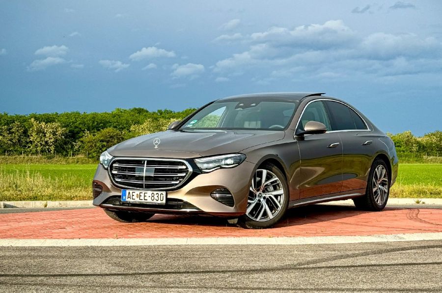 Álló csillag az autógyártásban – Mercedes-Benz E 220 D Exclusive - STYLENEWS - Mobility - 2024 Mercedes E  220d teszt, Mercedes E 220d  Exclusive teszt, Mercedes-Benz E osztály limuzin teszt, 