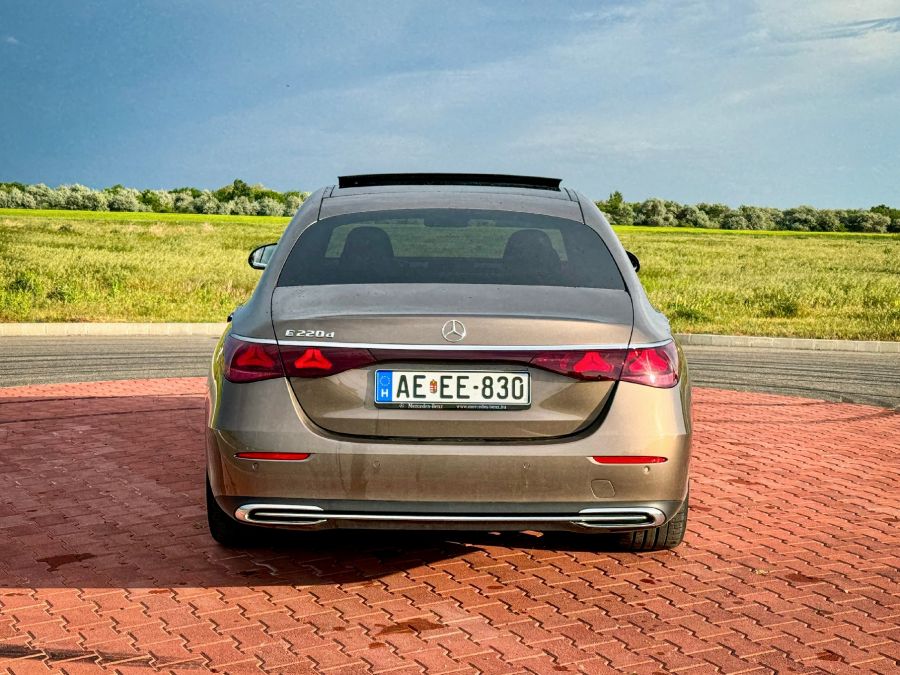 Álló csillag az autógyártásban – Mercedes-Benz E 220 D Exclusive - STYLENEWS - Mobility - 2024 Mercedes E  220d teszt, Mercedes E 220d  Exclusive teszt, Mercedes-Benz E osztály limuzin teszt, 