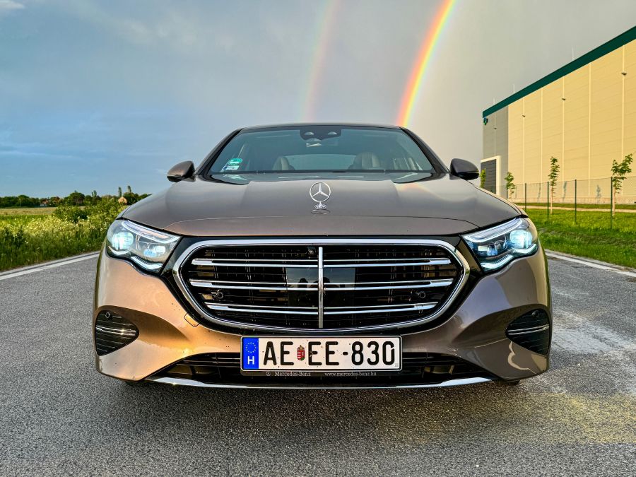 Álló csillag az autógyártásban – Mercedes-Benz E 220 D Exclusive - STYLENEWS - Mobility - 2024 Mercedes E  220d teszt, Mercedes E 220d  Exclusive teszt, Mercedes-Benz E osztály limuzin teszt, 
