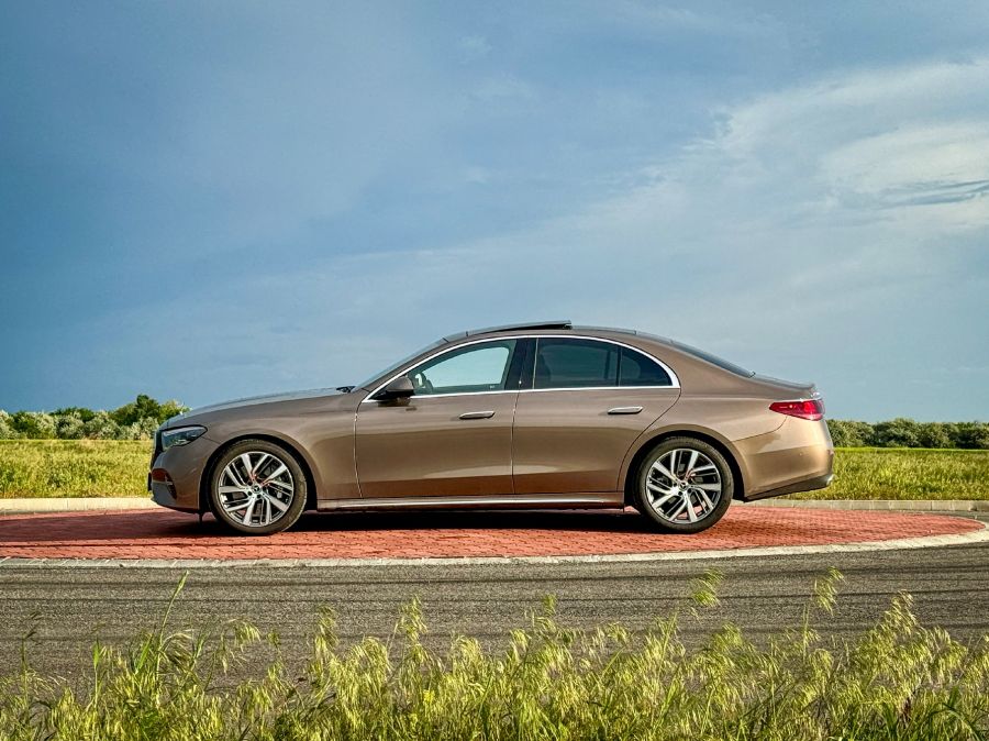 Álló csillag az autógyártásban – Mercedes-Benz E 220 D Exclusive - STYLENEWS - Mobility - 2024 Mercedes E  220d teszt, Mercedes E 220d  Exclusive teszt, Mercedes-Benz E osztály limuzin teszt, 