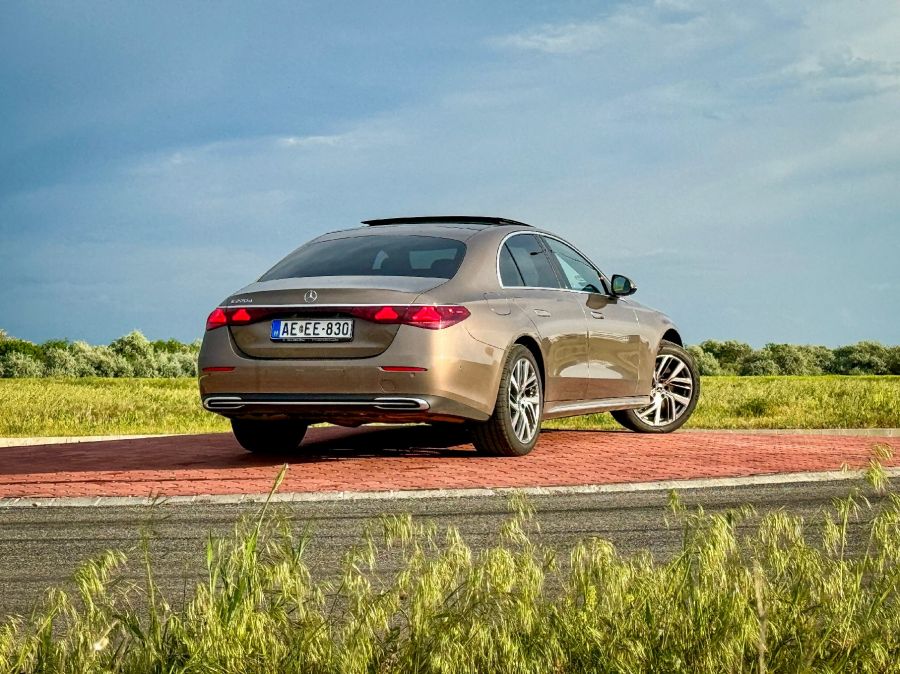Álló csillag az autógyártásban – Mercedes-Benz E 220 D Exclusive - STYLENEWS - Mobility - 2024 Mercedes E  220d teszt, Mercedes E 220d  Exclusive teszt, Mercedes-Benz E osztály limuzin teszt, 