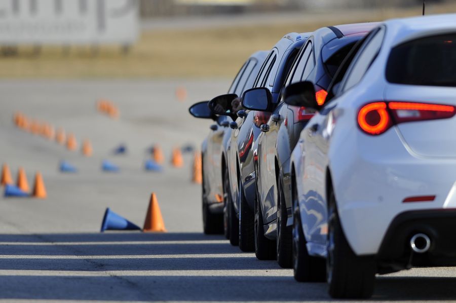 Csapatépítő tréningek a drivingcampen - STYLENEWS - STYLELIFE - autóvezetés, csapatépítés, csapatépítő programok, csapatmunka, drivingcamp, májusi programok, programok, 