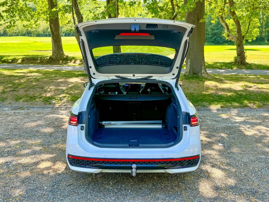 Csak a kombi - Volkswagen Passat 2.0 Tdi R-Line - STYLENEWS - Mobility - 2024 VW Passat 2.0 Tdi R-Line teszt, passat, passat b4, passat b9, VW passat, VW passat teszt, 