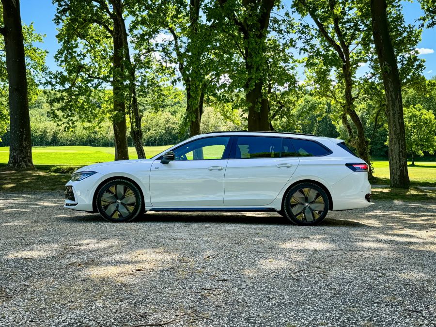 Csak a kombi - Volkswagen Passat 2.0 Tdi R-Line - STYLENEWS - Mobility - 2024 VW Passat 2.0 Tdi R-Line teszt, passat, passat b4, passat b9, VW passat, VW passat teszt, 