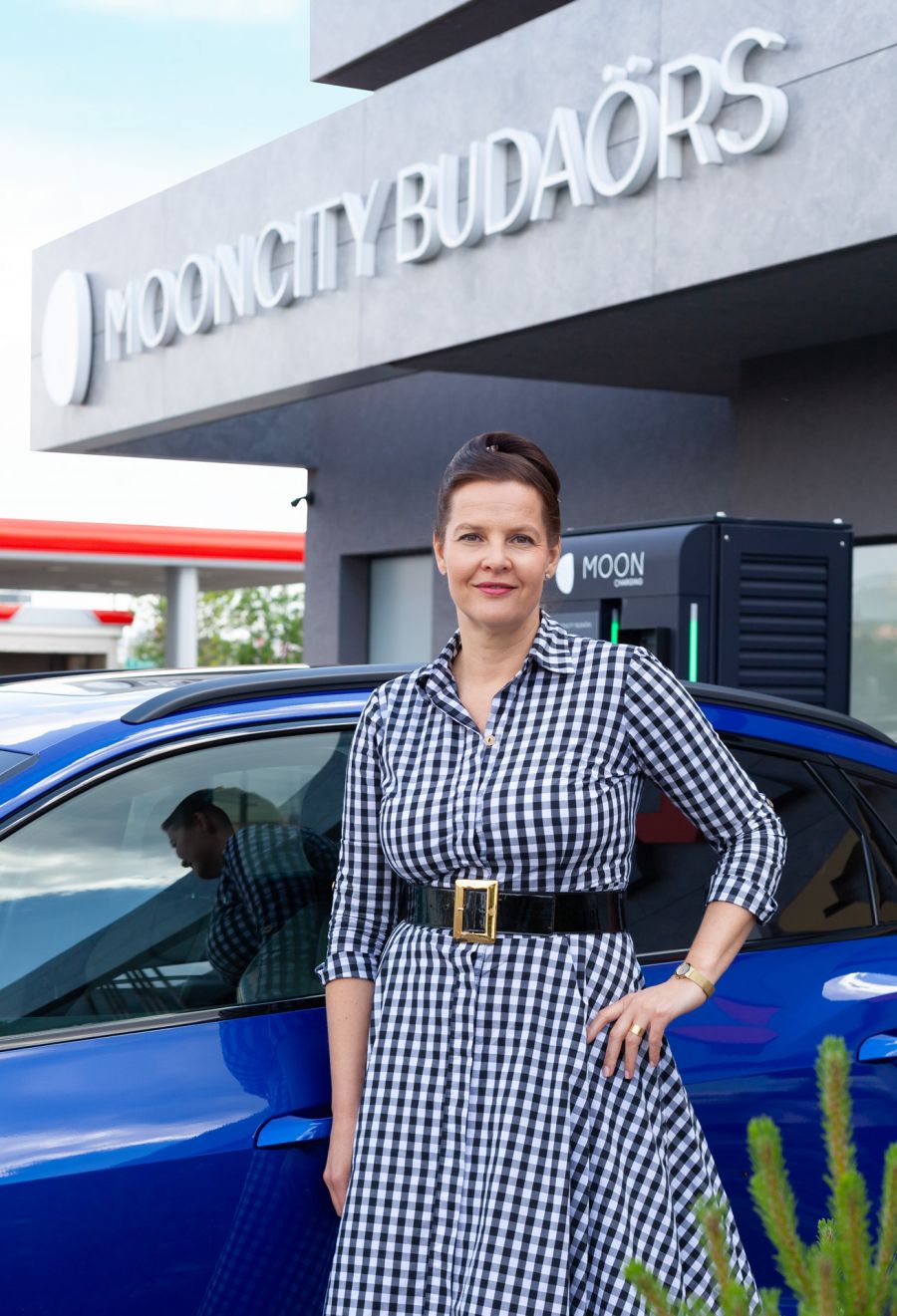 Vonzanak minket a színes autók, mégis a szürkét választjuk – Interjú - STYLENEWS - Interjúk - Audi, audi márkaigazgató, interjú, nők az autóiparban, Zakariás Fruzsina, 