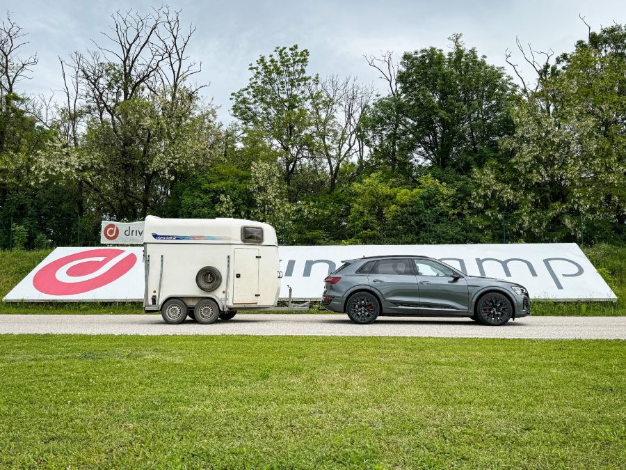 Vajon ez a technológia csúcsa? – Audi Q8 Sportback e-tron 55 - STYLENEWS - Mobility - Audi Q8 e-tron, Audi Q8 Sportback e-tron 55 teszt, Q8 e-tron utánfutó teszt, 