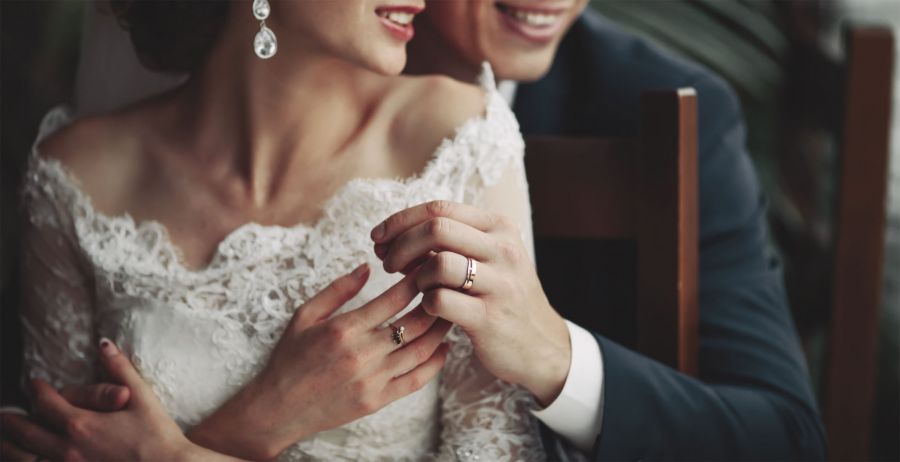 Az esküvői szertartás legfontosabb kelléke a karikagyűrű - segítünk kiválasztani - DIVAT&STÍLUS -  - esküvő, karikagyűrű, 