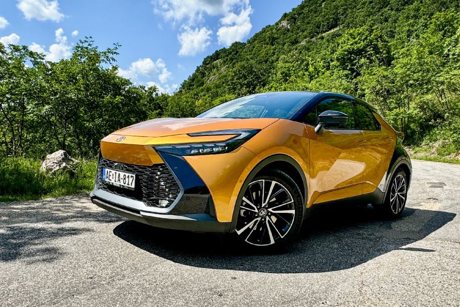 Bevált recept remek köntösben - Toyota C-HR 2.0 Hybrid 197 LE AWD e-CVT - STYLENEWS - Mobility - 2024 Toyota C-hr 2.0 hybrid teszt, 2024 Toyota C-hr AWD teszt, c-hr 2024, c-hr teszt, c-hr toyota, 