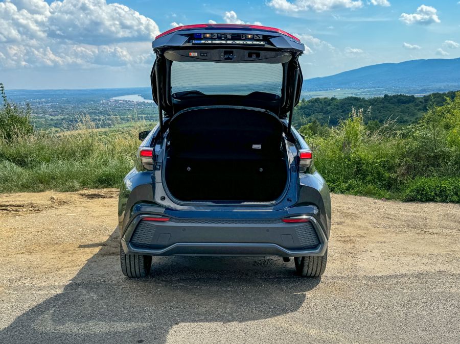 Bevált recept remek köntösben - Toyota C-HR 2.0 Hybrid 197 LE AWD e-CVT - STYLENEWS - Mobility - 2024 Toyota C-hr 2.0 hybrid teszt, 2024 Toyota C-hr AWD teszt, c-hr 2024, c-hr teszt, c-hr toyota, 