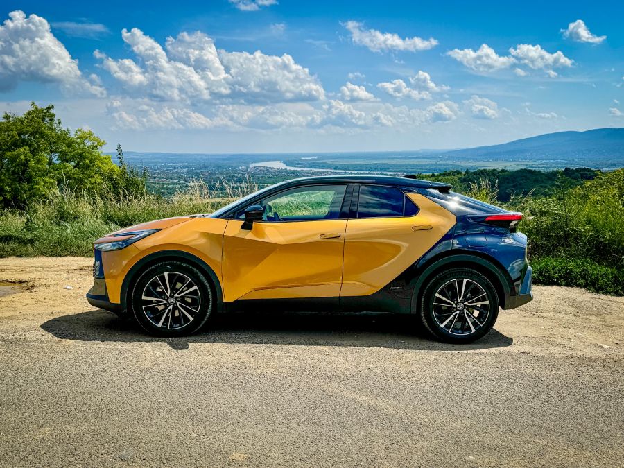 Bevált recept remek köntösben - Toyota C-HR 2.0 Hybrid 197 LE AWD e-CVT - STYLENEWS - Mobility - 2024 Toyota C-hr 2.0 hybrid teszt, 2024 Toyota C-hr AWD teszt, c-hr 2024, c-hr teszt, c-hr toyota, 