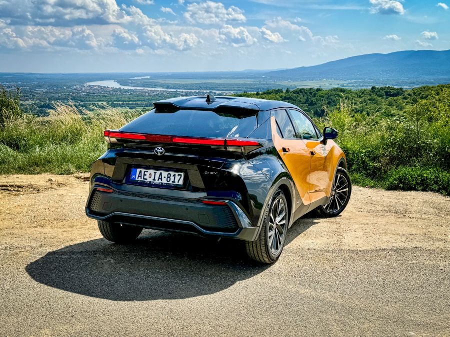Bevált recept remek köntösben - Toyota C-HR 2.0 Hybrid 197 LE AWD e-CVT - STYLENEWS - Mobility - 2024 Toyota C-hr 2.0 hybrid teszt, 2024 Toyota C-hr AWD teszt, c-hr 2024, c-hr teszt, c-hr toyota, 