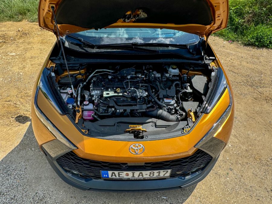 Bevált recept remek köntösben - Toyota C-HR 2.0 Hybrid 197 LE AWD e-CVT - STYLENEWS - Mobility - 2024 Toyota C-hr 2.0 hybrid teszt, 2024 Toyota C-hr AWD teszt, c-hr 2024, c-hr teszt, c-hr toyota, 