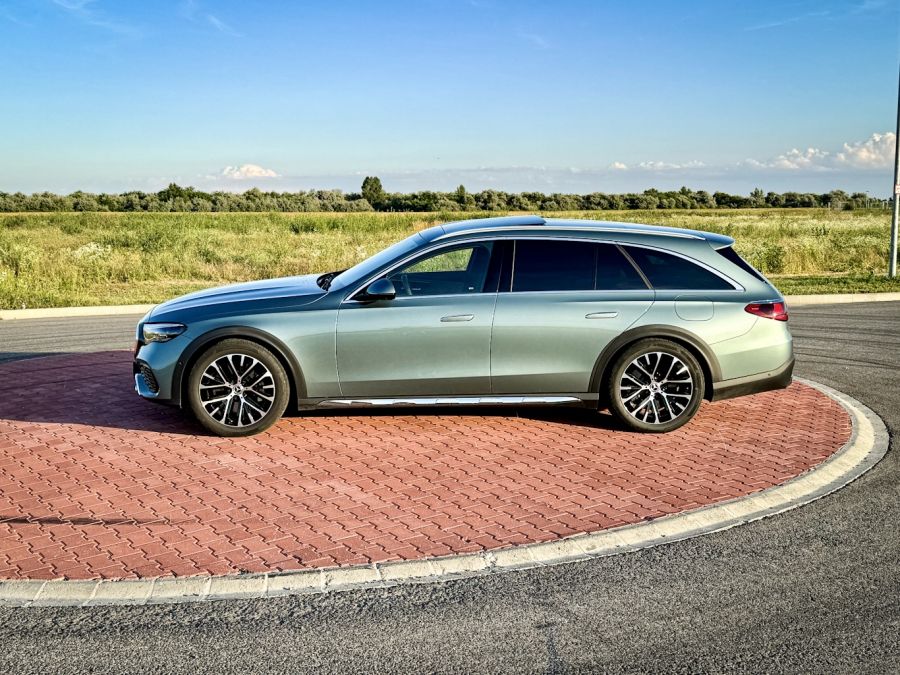 Az egyetlen Mercedes, amelyik piszkosan is menő - Mercedes-Benz E300de 4Matic All-Terrain - STYLENEWS - Mobility - 2024 mercedes e All terrain teszt, 2024 mercedes-benz e300de All-terrain teszt, e300 mercedes 2024, e300de, e300de kombi, e300de mercedes, e300de mercedes teszt, 
