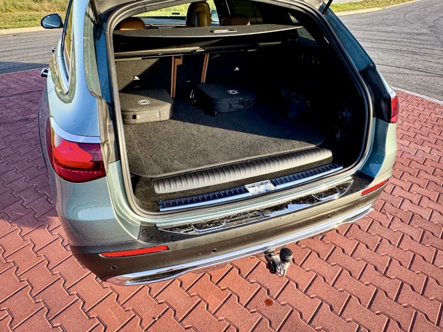 Az egyetlen Mercedes, amelyik piszkosan is menő - Mercedes-Benz E300de 4Matic All-Terrain - STYLENEWS - Mobility - 2024 mercedes e All terrain teszt, 2024 mercedes-benz e300de All-terrain teszt, e300 mercedes 2024, e300de, e300de kombi, e300de mercedes, e300de mercedes teszt, 